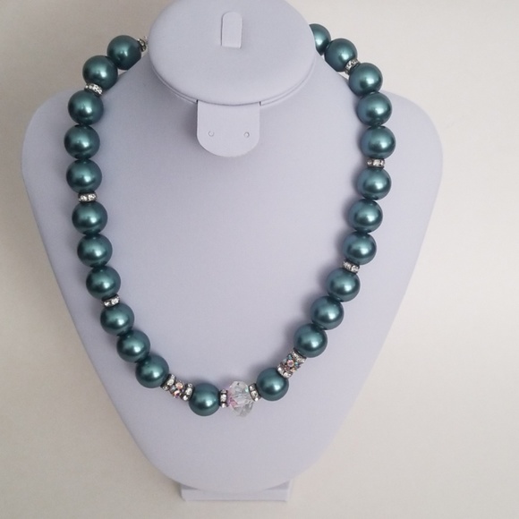 Jewelry - Genuine pearls and Swarovski crystals necklace